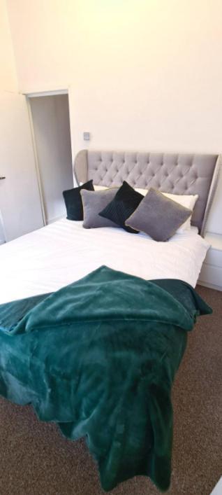 Entire 2 Bed Flat On 3Rd Floor Near City Centre & Stadium Cardiff Bagian luar foto