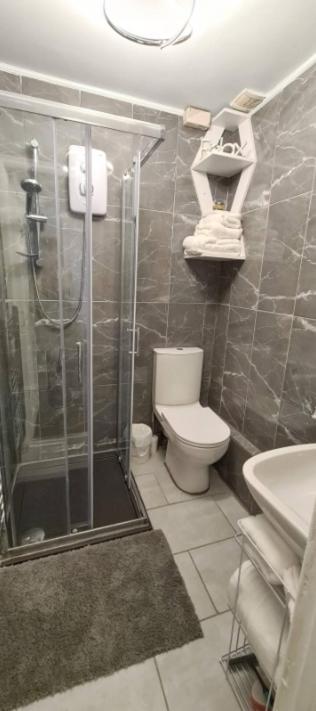 Entire 2 Bed Flat On 3Rd Floor Near City Centre & Stadium Cardiff Bagian luar foto