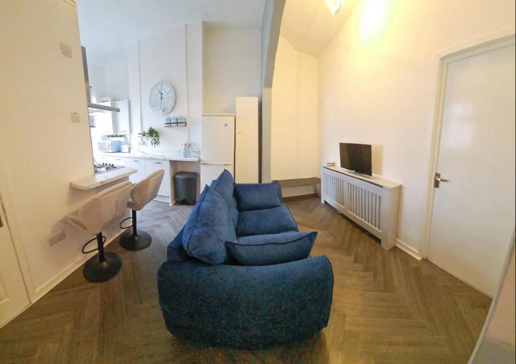Entire 2 Bed Flat On 3Rd Floor Near City Centre & Stadium Cardiff Bagian luar foto